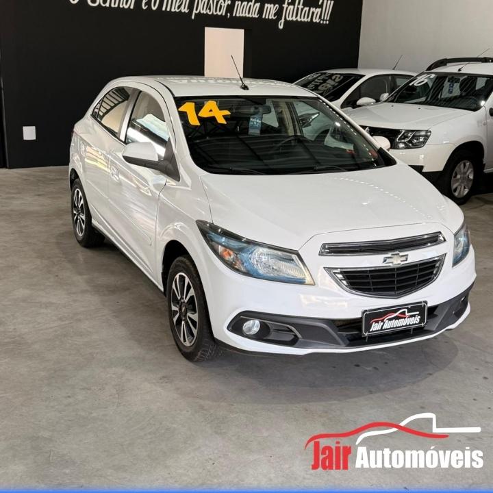 Veículo Semi novo Onix ltz branco 8 B